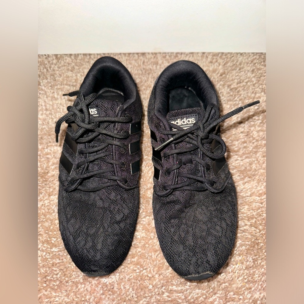 Adidas Cloudfoam black sneakers size 7 women’s excellent condition!